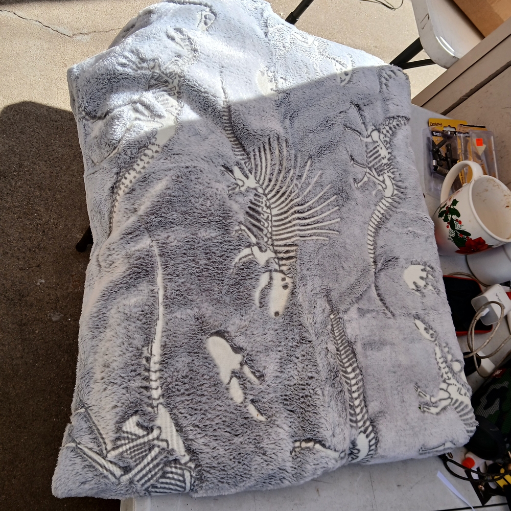Gray Dinosaur Skeleton Blanket - Picture 8 of 9